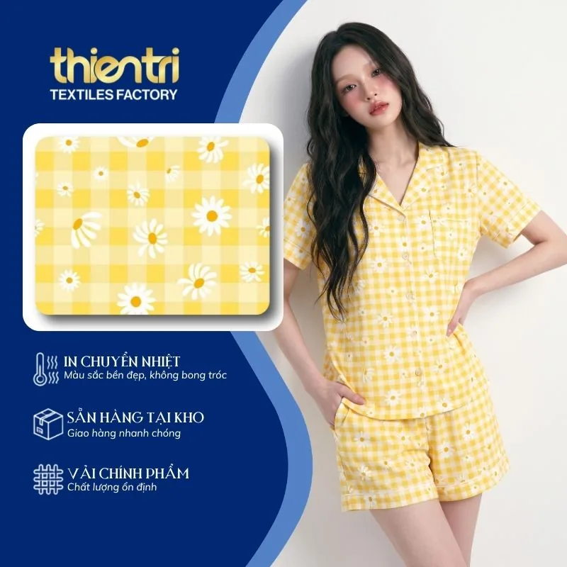 Mẫu đồ bộ may từ vải in họa tiết caro hoa cúc của Thiên Trì