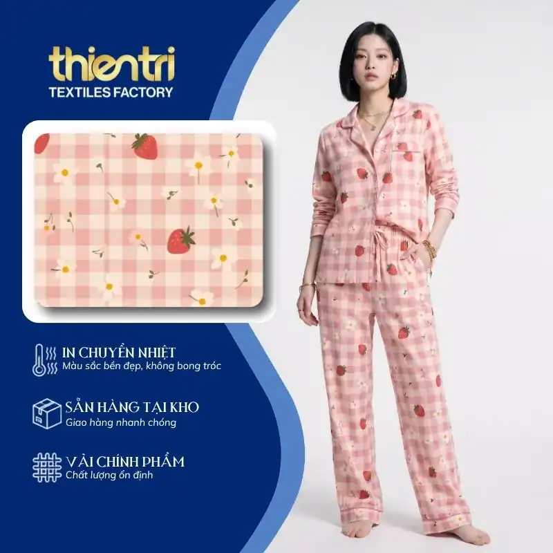 Mẫu đồ bộ may từ vải in họa tiết caro trái dâu của Thiên Trì