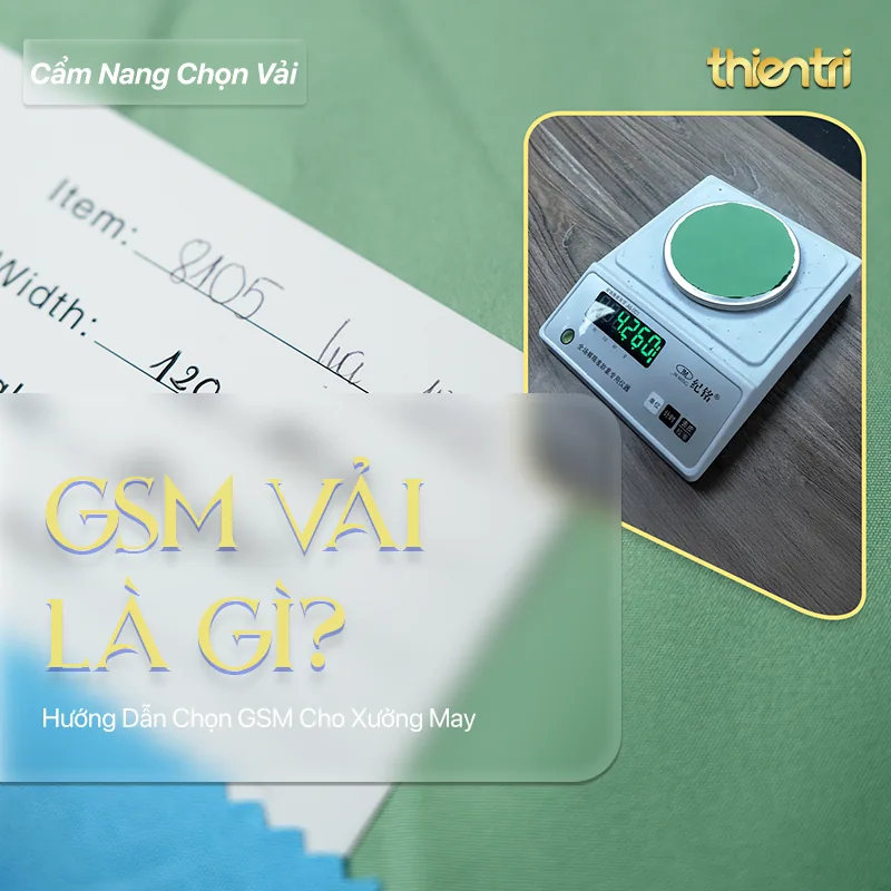 Thẻ tiêu đề bài GSM Vải Là Gì, chữ vàng trên nền phiếu ghi thông số vải đặt cạnh cân điện tử, kèm logo Thiên Trì Textiles Factory