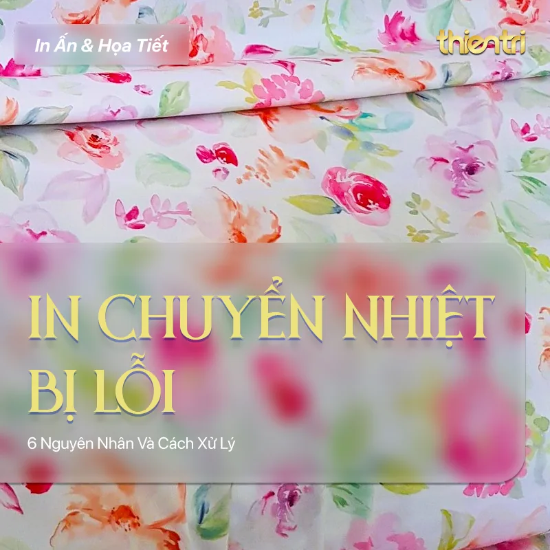 Thẻ tiêu đề bài In Chuyển Nhiệt Bị Lỗi, chữ vàng trên nền vải in hoa nhiều màu hồng và xanh, kèm logo Thiên Trì Textiles Factory