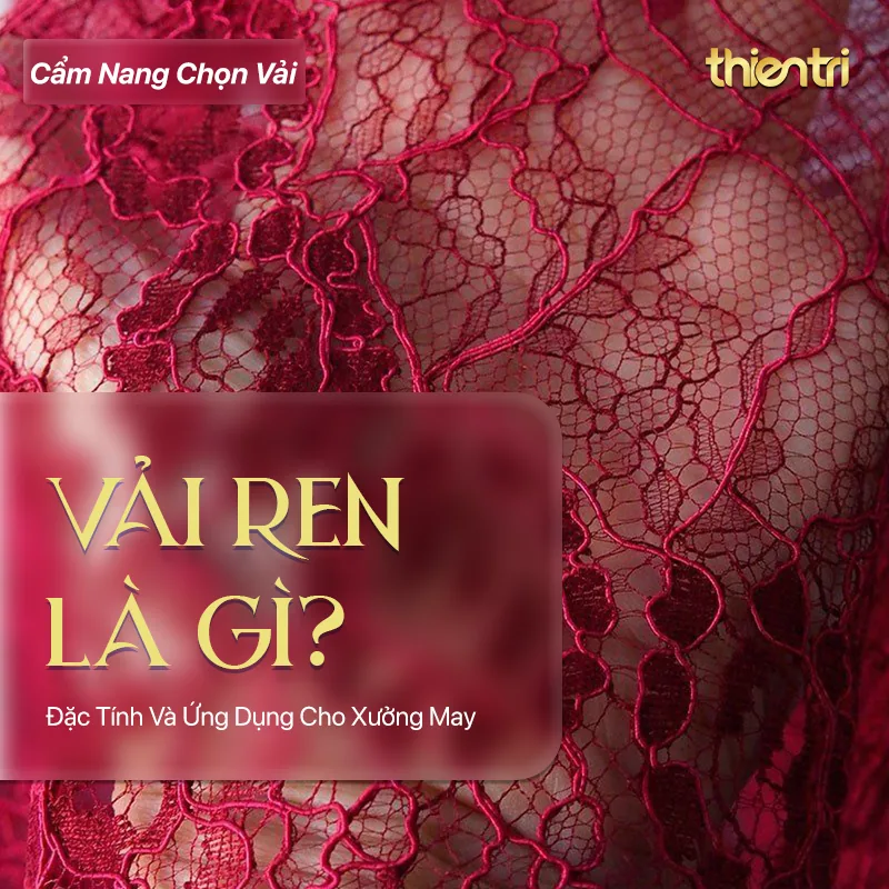 Thẻ tiêu đề bài Vải Ren Là Gì, chữ vàng trên nền cận cảnh vải ren màu hồng sen với hoa văn thêu nổi, kèm logo Thiên Trì Textiles Factory
