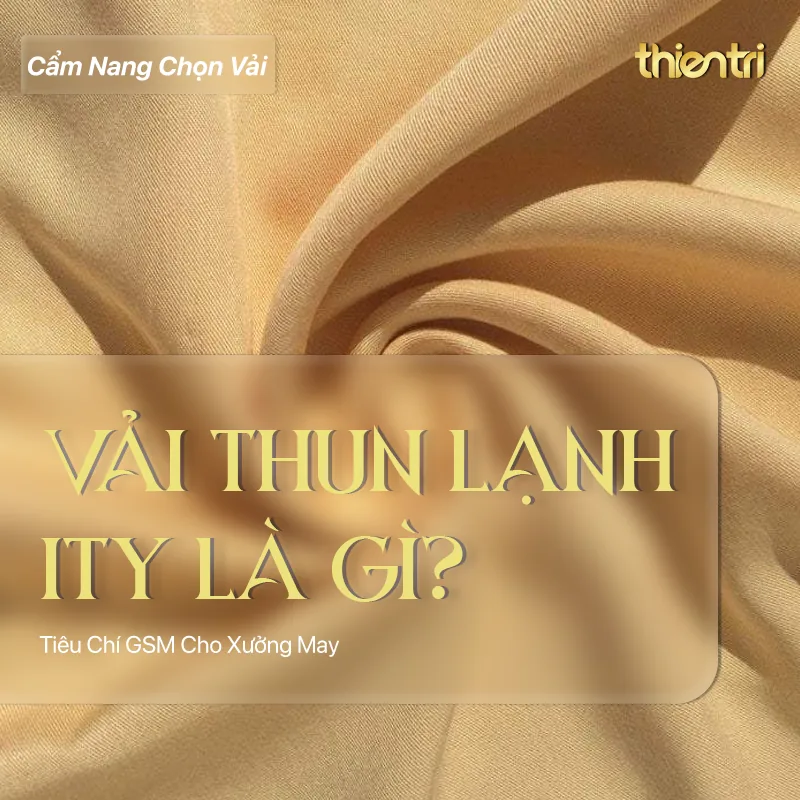 Thẻ tiêu đề bài Vải Thun Lạnh ITY Là Gì, chữ vàng trên nền nền vải màu vàng nghệ với nếp gấp mềm, kèm logo Thiên Trì Textiles Factory